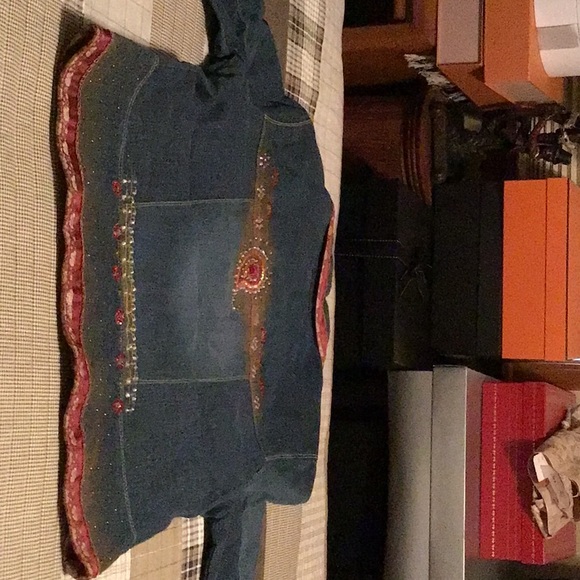 This cool jacket is so cool looks like m/l petite - Picture 3 of 9